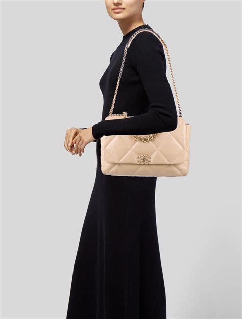 chanel 19 bag maxi